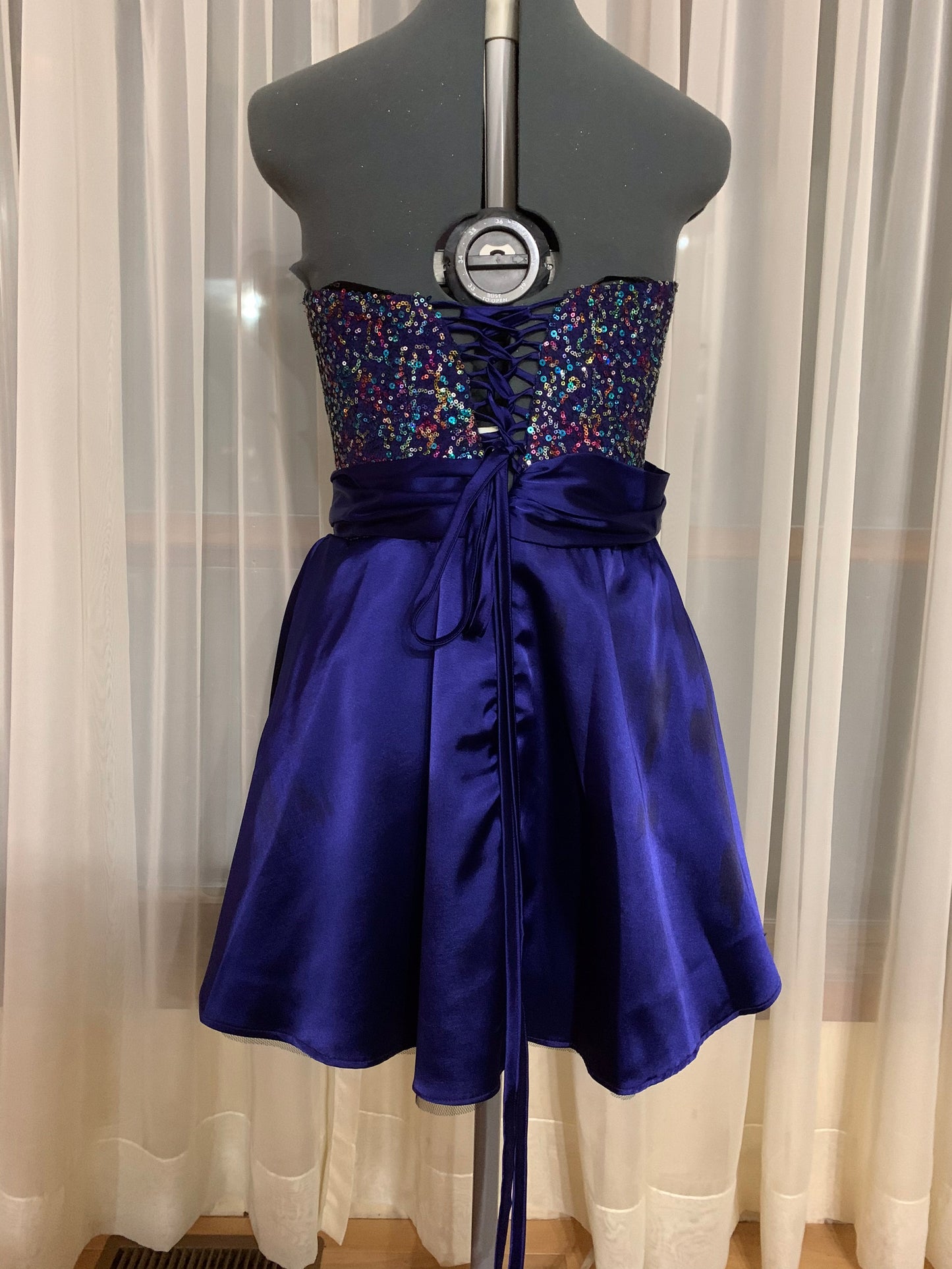 Short Prom/Grad Size XL Style 2667 - MISS LESTER'S