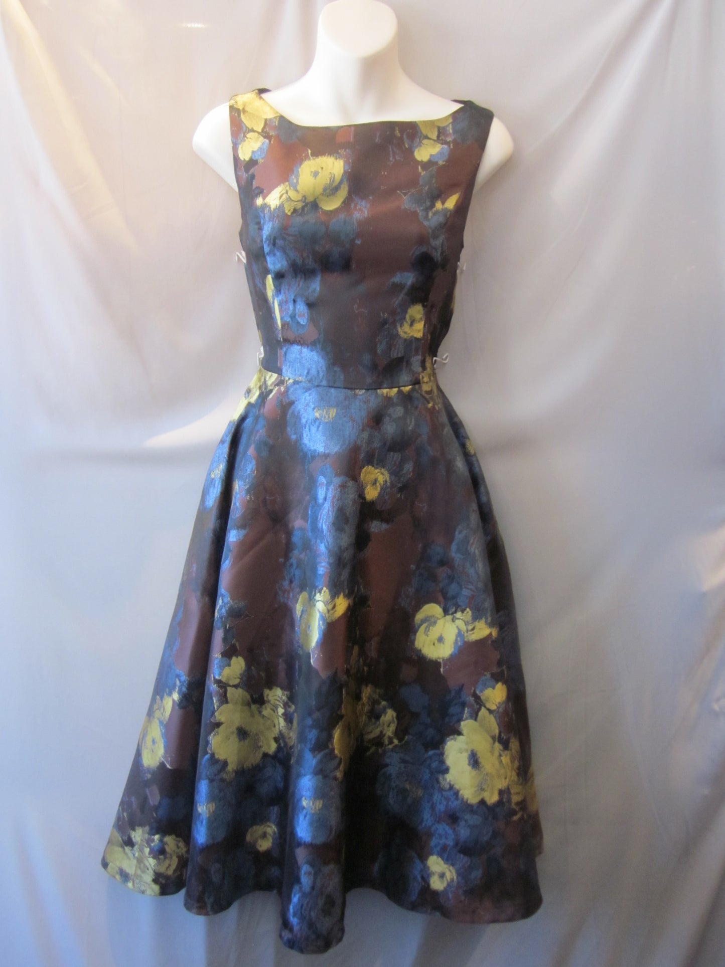 Short Dress Size Small Style LD7131 - MISS LESTER'S