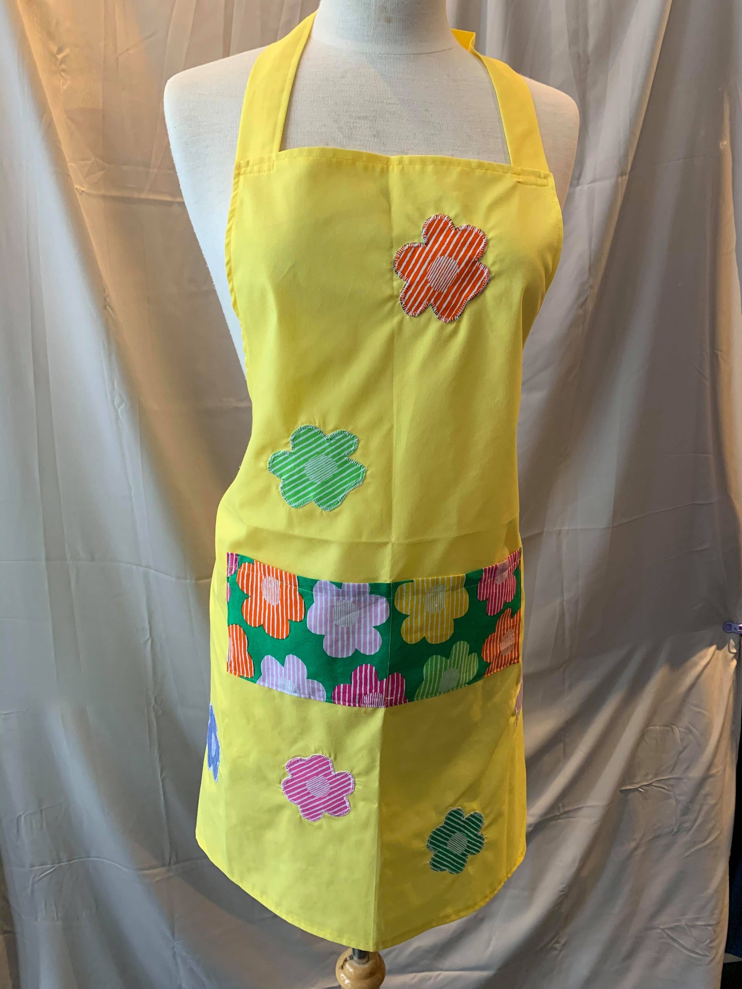 Yellow Apron With Floral Pocket O/S Style AP10 - MISS LESTER'S