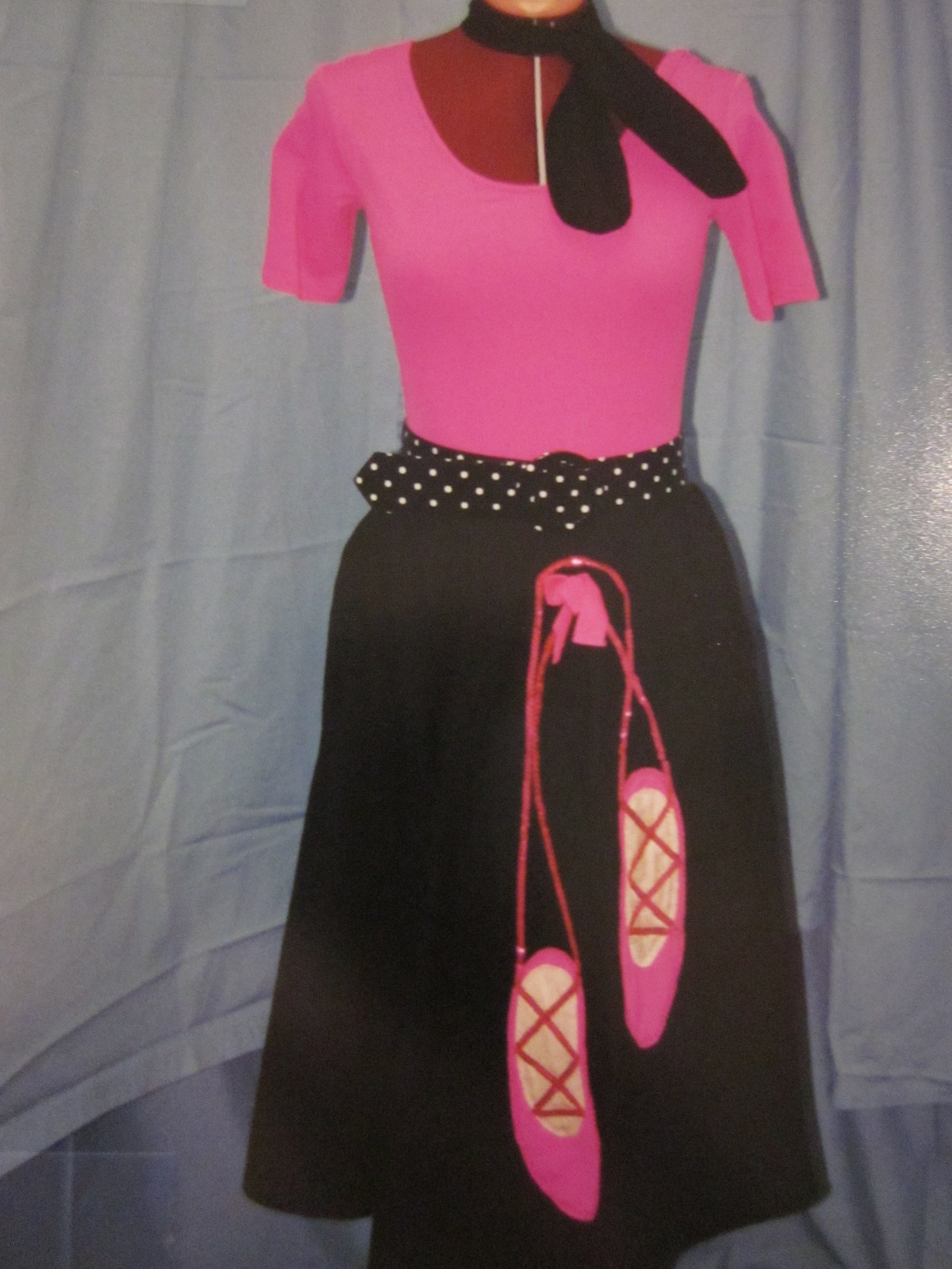 A89    50'S Poodle Skirt Costume Small - MISS LESTER'S 