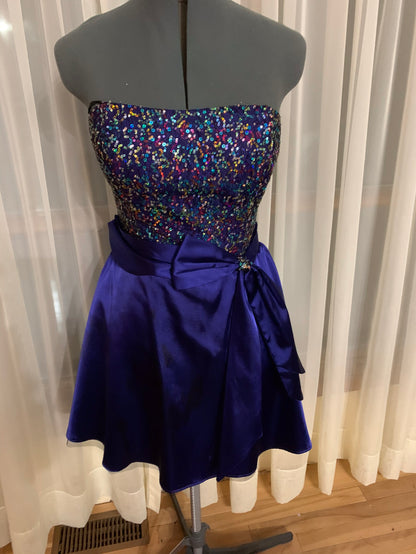 Short Prom/Grad Size XL Style 2667 - MISS LESTER'S 