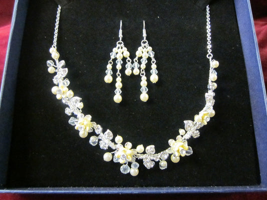 BRIDAL CLASSICS JEWELLERY SET STYLE JE-06 - MISS LESTER'S 